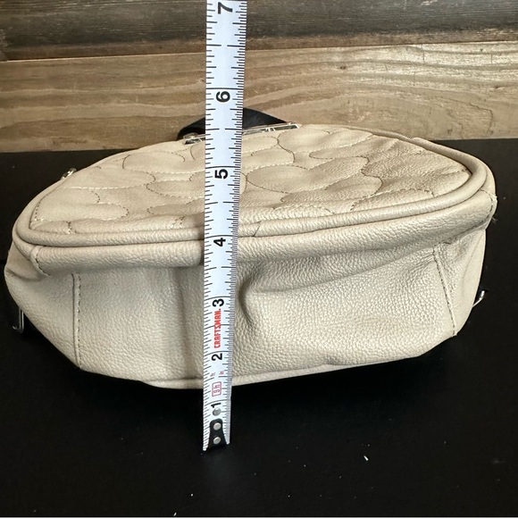 🆕 Betsey Johnson Hearts Backpack Quilted Small Bisque Beige NWT Other - Picture 4 of 8